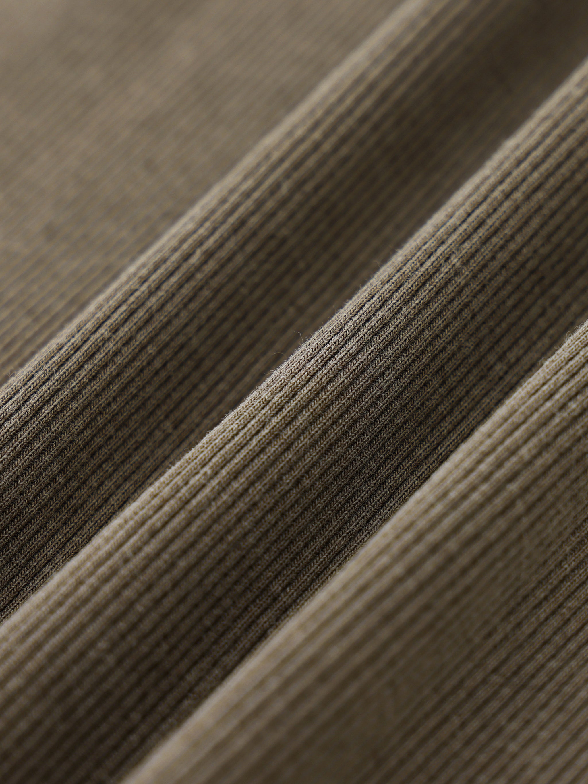 t-shirt,sweatshirt,woman